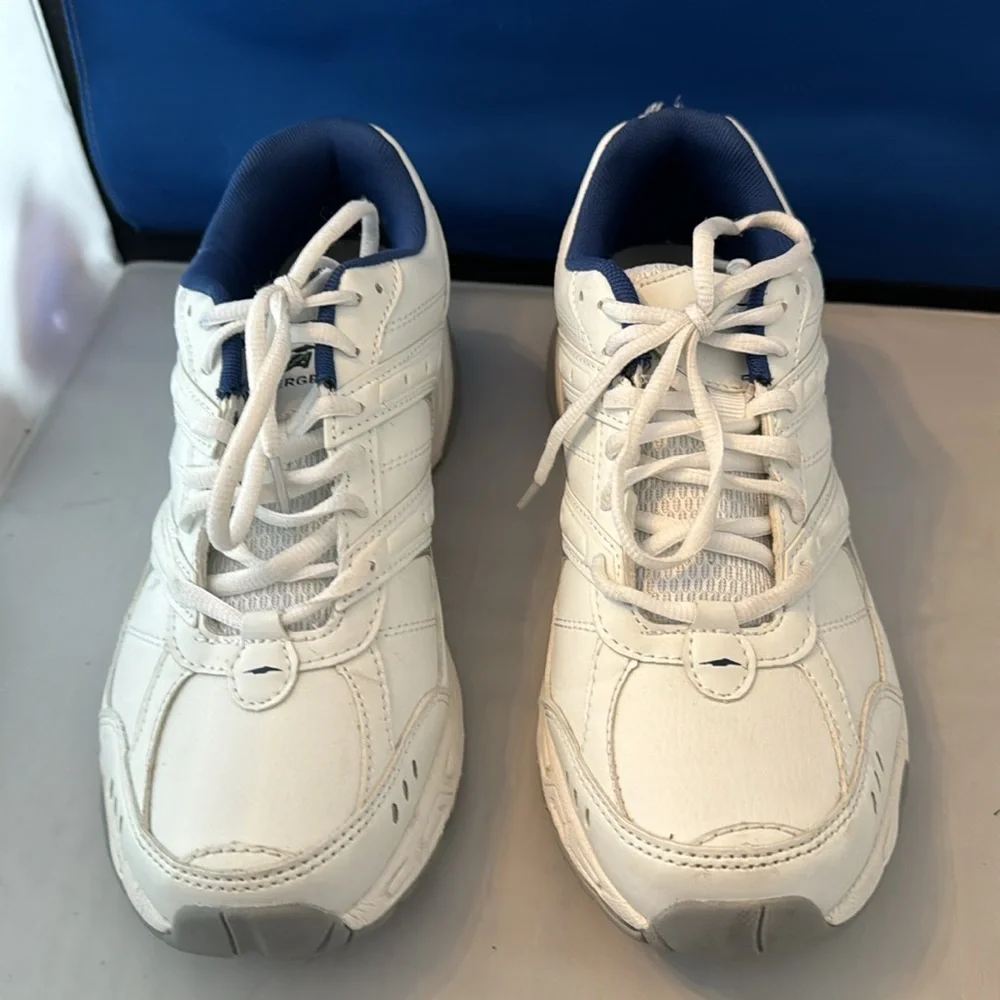 Avis Avi-Verge walking‎ shoes size 9.5 women